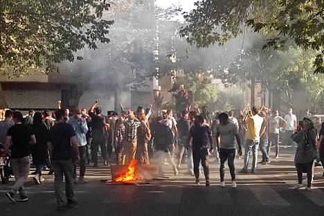Iranin mielenosoituksiin osallistuneita on pidätetty 18 000, ja osa on saanut kuolemantuomion. Kuva protestista Teheranissa 1. lokakuuta. 