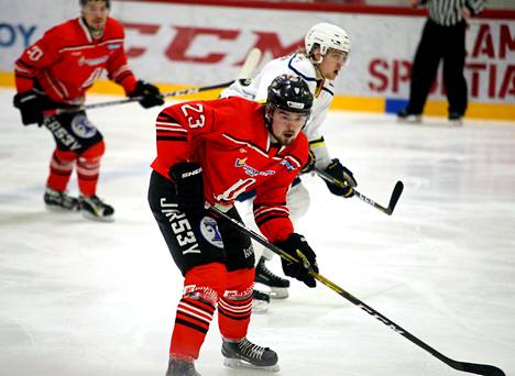 Kaukalon sankari Kotkassa oli neljään maaliin yltänyt Valtteri Mäkiviinikka.