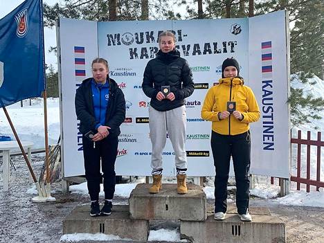 Valkeakosken Hakan yleisurheilija Elisabet Kujanpää sai nousta korkeimmalle palkintokorokkeelle N 17 -sarjassa Kaustisilla, jossa kilpailtiin moukarikarnevaaleissa. Hopeaa heitti Emmi Mäkäläinen ja pronssia Erika Tanninen. 