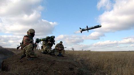Ukrainan puolustusministeriö julkaisi viime joulukuussa kuvan, jossa maan joukot laukaisevat FGM-148 Javelin -panssarintorjuntaohjuksen. 