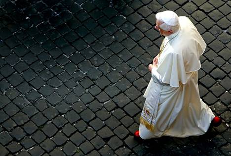 Paavi Benedictus jätti tehtävänsä helmikuun lopussa vuonna 2013. Benedictus kuvattuna vuonna 2005.