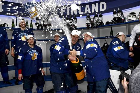 Leijonat voitti sunnuntaina 29. toukokuuta MM-kultaa. Leijonien voittoa juhlittiin railakkaasti Tampereella ja Helsingissä.