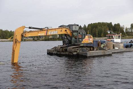 Näsijärven pohjassa Hiedanrannan edustalla on sellutehtaan jäljiltä puuperäistä jätettä, nollakuitua. Sitä nostetaan uusi erä, jotta kuidun jatkohyödyntämistä voidaan selvittää.