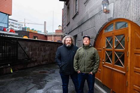 Uuden ravintolan yrittäjät Mika Roito ja Pekka Salmela kertovat, että työhakemuksia saapui peräti 300.