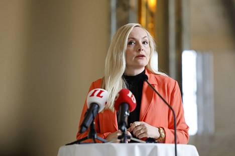 Vihreiden puheenjohtaja Maria Ohisalo jättää puolueen puheenjohtajuuden. Ohisalo kertoi asiasta tiistaina 11. huhtikuuta järjestyssä tiedotustilaisuudessa.