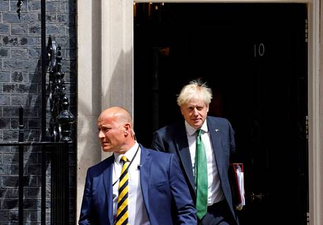 Britannian virkaa tekevä pääministeri Boris Johnson poistui virka-asunnostaan keskiviikkona matkalla parlamenttitalolle, jossa hän osallistui todennäköisesti toistaiseksi viimeisen kerran pääministerin kyselytunnille.