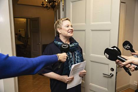 Valtakunnansovittelija Anu Sajavaara kertoi hoitajien työkiistassa syntyneestä sovusta valtakunnansovittelijan toimistolla Helsingissä 3. lokakuuta 2022. 