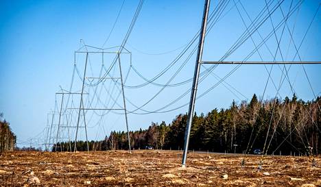 Enersense huoltaa myös olemassa olevia sähköverkkoja Virossa. Arkistokuva huhtikuulta 2021.