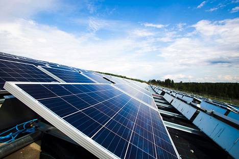 Saadaanko Pirkanmaalle tulevaisuudessa lisää aurinkovoimalla tuotettua sähköä? Kuva Tarasten aurinkopuistosta vuodelta 2019.