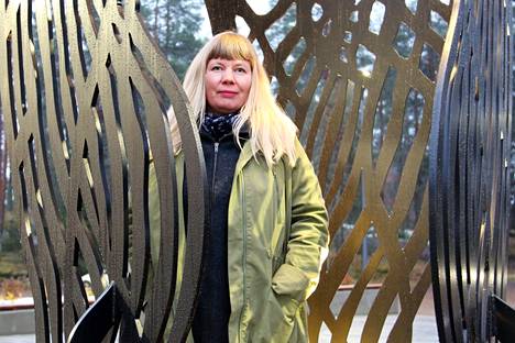 Kuvanveistäjä Kirsi Kaulanen pääsi vihkimään oman Pikkuapollo-veistostyönsä paikan päälle Kankaanpäähän. Kankaanpää on Kaulaselle tuttu paikka, sillä hän on käynyt paikkakunnalla Taidekoulun 1980–90- lukujen taitteessa.