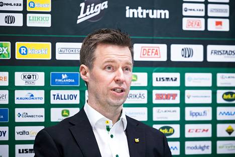 Ilveksen urheilujohtajalla Timo Koskelalla riittää töitä ensi kauden joukkueen kasaamisessa.