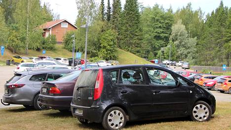 Serlachiuksen Gösta-museon parkkipaikka pullisteli autoista viime kesänä Banksyn näyttelyn ansiosta. Viime vuosi oli Serlachius-museoille suuri menestys.
