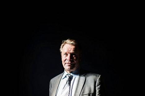 Ilkka Kanerva kuoli vakavaan sairauteen 14. huhtikuuta kiirastorstaina 2022. Kanerva kuvattiin Aamulehden studiossa elokuussa vuonna 2016.