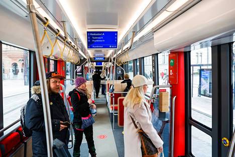 Joukko valtuutettuja ehdotti vuosi sitten kesäkuussa, että Janakkalan kunta solmisi sopimuksen Helsingin seutuliikenteen ja Tampereen kaupungin liikennelaitoksen kanssa.