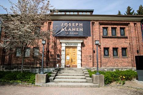 Tampereen taidemuseon tilat ovat vanhassa viljamakasiinissa. Museon uudisrakennuksen Siilon rakennustöiden pitäisi alkaa tontilla  vuoden 2024 alussa.