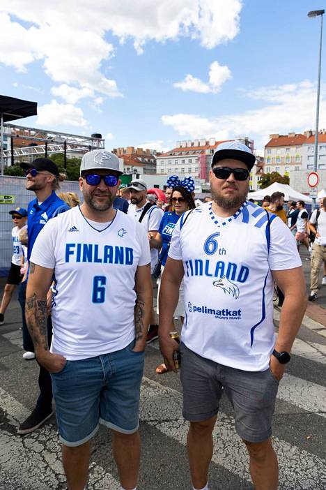 Juha Nyholm ja Juha Lehtonen saapuivat Äänekoskelta katsomaan Suomen ottelua.