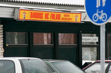 Keskusrikospoliisi teki joulukuussa 2021 iskun moottoripyöräkerho Bandidos MC:n Harjavallassa sijaitsevaan kerhotilaan.