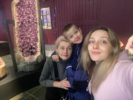 Vita Prudtšenko (vas.) vieraili Vapriikissa tyttärenpoikansa Kiril Katrenkon ja tyttärensä Iryna Katrenkon kanssa.