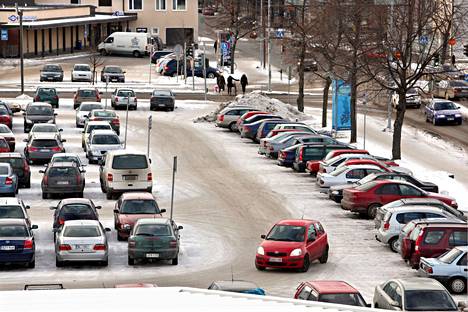 Tekstarin lähettäjä muistuttaa, että Porissa todellakin on myös ilmaisia parkkipaikkoja.