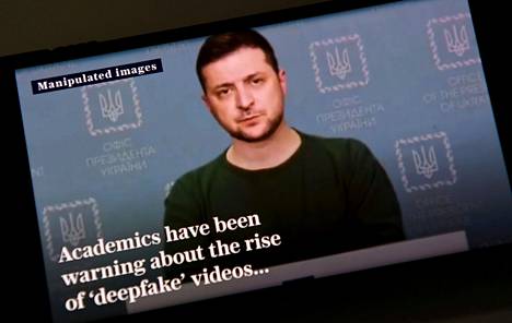Ukrainalaisessa sosiaalisessa mediassa levisi tällä viikolla väärennetty video, joka on esittävinään maan presidentti Volodymyr Zelenskyin antautumiskäskyä sotilailleen. Ukraine 24 -kanava julkaisi Facebook-sivuillaan varoituksen valeuutisesta, joka kuvattiin Helsingissä 18. maaliskuuta.