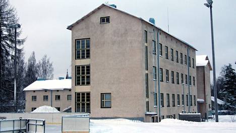Vanha alakoulurakennus Sinervän koulukeskuksessa Multialla on tarkoitus purkaa tulevana kesänä 2023. Kunnanhallitus on tekemässä kunnanvaltuustolle esityksen purkajan valinnasta maanantaina 13. maaliskuuta.