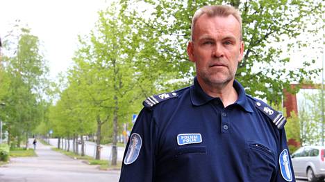 Komisario Jarmo Salo on pidetty esimies Kankaanpään poliisiasemalla. Hän jäi marraskuun alussa yli vuoden mittaiselle virkavapaalle.