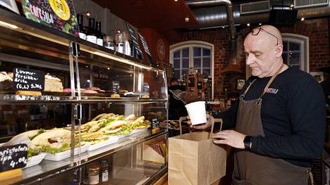 Yrittäjä Teijo Villan Cafe Solo on käyttänyt ResQ-sovellusta noin kahden vuoden ajan.