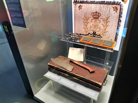 Kuopion lääninmestarin mestauskirves 1700-luvulta jää monen museovierailijan mieleen. Poliisimuseossa esillä olevan kaulankatkaisukirveen lisäksi settiin kuuluu varastossa säilytettävä käsikirves.