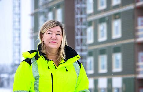 Maarit Sääksellä on vuosikymmenten kokemus rakennusalasta. Vuodenvaihteessa hän otti vetovastuun Ylöjärvellä perustetusta Arkta-konsernista.