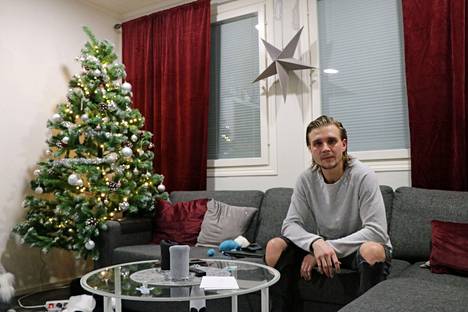 Rony Weckström haaveili nuorempana jääkiekkoilijan ja välillä rekkakuskin ammatista. ”Lopputulos on siltä väliltä”, hän kertoo.