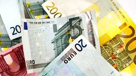 Kahden pienen maapalan kaupan myyntihinta on yhteensä 2 400 euroa.