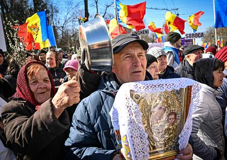 Hallituksen vastaisia mielenosoittajia Chișinăussa 12. maaliskuuta.