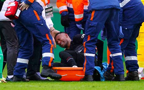 Neymar loukkaantui sunnuntaina Ranskan liigan ottelussa ja hänet kannettiin kentältä.