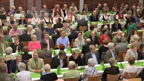 Eläkeliiton Satakunnan piirin 50-vuotisjuhlille osallistui lähes 500 jäsentä ja kutsuvierasta. Vireitä yhdistyksiä piirin alueella on 32 ja jäseniä noin 8 000.