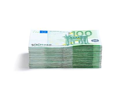 Jämsäläisiä ja jämsäläisille tuttuja nimiä löytyy yli 100 000 euroa vuonna 2021 tienanneiden listalta. 
