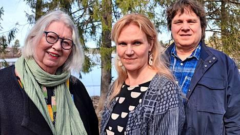 Einari Vuorela -runopalkintoraadin jäsenet, kirjailijat Hannele Huovi, Johanna Venho ja Jukka Koskelainen tapasivat Keuruulla 20. huhtikuuta ja karsivat ehdolla olevia teoksia vähemmäksi.