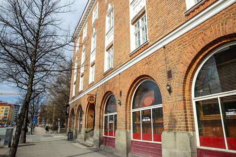 Tampereen kaupunginkirjaston Tammelan lainausasema toimi Osuusliike Voiman talossa Tammelan puistokadulla vuosina 1922—1929 eli juuri silloin, kun Anni Polva oli lapsi.