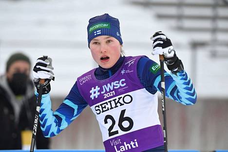 Annamaija Oinas on ensimmäisenä suomalaisena mukana naisten maailmancupin kilpailussa yhdistetyssä.