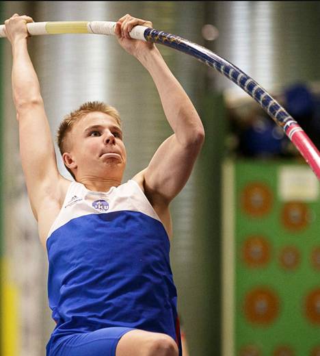 Keuruulainen Tommi Järvenpää puhkui hyvää tuloskuntoa Oulussa pidetyissä yleisurheilun 22-, 19- ja 17-vuotiaiden halli SM-kisoissa.