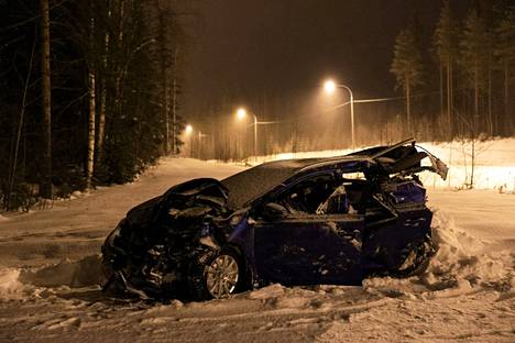 Tiistaisessa ketjukolarissa loukkaantui vakavasti neljä ihmistä. Poliisi tiedotti loukkaantuneiden määrästä eri luvun kuin Kuopion yliopistollinen sairaala.