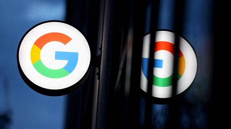 Muutaman kikan avulla Googlesta on mahdollista löytää helposti ja nopeasti täsmälleen se, mitä on etsimässä. Kuva on otettu Googlen liikkeen seinässä olevasta logosta New Yorkissa marraskuussa 2021.