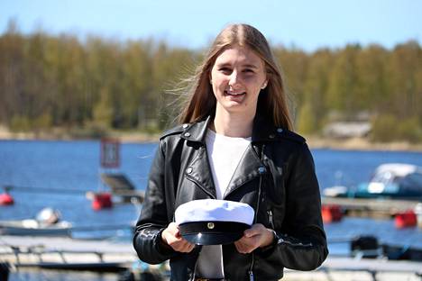Lara Luoma on yksi Merikarvian lukion tämän kevään 16 ylioppilaasta.