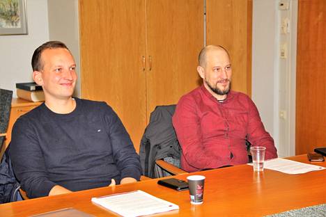 Valkeakosken kaupunginhallituksen puheenjohtaja Mikko Franssila ja valtuuston puheenjohtaja Joni Kumlander iloitsevat, että kaupunginhallitus on Sorrilan yhtenäiskoulun rakentamisen aloittamisesta yksimielinen. 