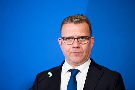 Hallituksen muodostaja Petteri Orpo (kok) painotti tiedotustilaisuudessa päivän päätteeksi, että Suomen julkinen talous ei ole kestävällä pohjalla ja korjausliikettä ehdottomasti tarvitaan.