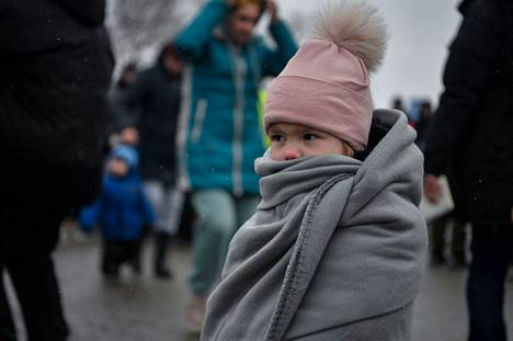 Ukrainan ja Puolan raja-alue on täyttynyt sodan jaloista pakenevista ihmisistä.