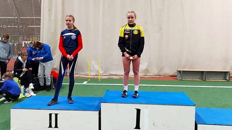 Kisailijoiden Venla Saari voitti T14-sarjan 800 metrin juoksun.