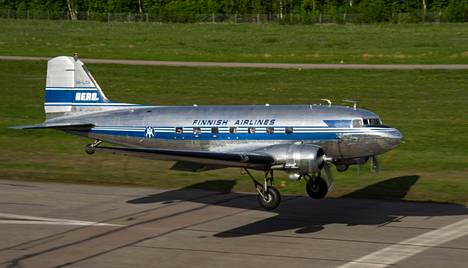 DC-3-tyypin konetta on valmistettu noin 15 000 kappaletta. Tällainenkin kone saapuu Poriin näytille kesällä.