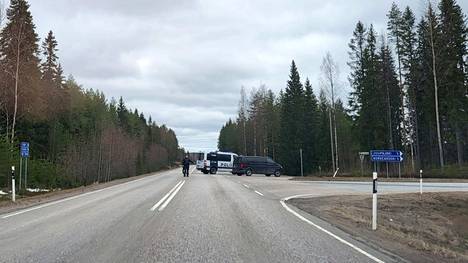 Operaation vuoksi poliisi sulki tien 66 liikenteeltä. Tiesulku päättyi iltapäivällä.