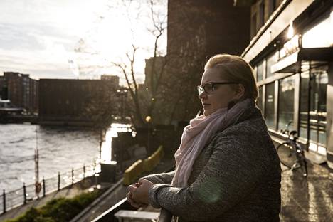Kun Sini Valkeapää sai syöpädiagnoosin kevättalvella vuonna 2017, hän oli ensimmäisessä työpaikassaan valmistumisen jälkeen. Kalenterivuoteen sidotut maksukatot täyttyivät nopeasti, mutta sitä ennen riittää maksettavaa.