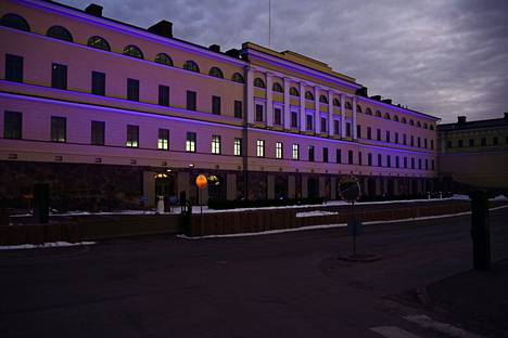 Ulkoministeriö vahvistaa tiedon siitä, että Suomen Moskovan-suurlähetystöön on lähetetty jauhekirjeitä. Ulkoministeriön edustalla kuvattiin huhtikuun alussa.